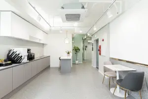 화이트톤 미니멀 스터디카페 셀프바 인테리어